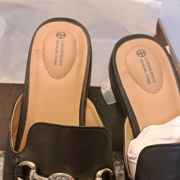 NWT Giani Bernini Black Mules with Gold Detail Box. - Picture 3 of 3